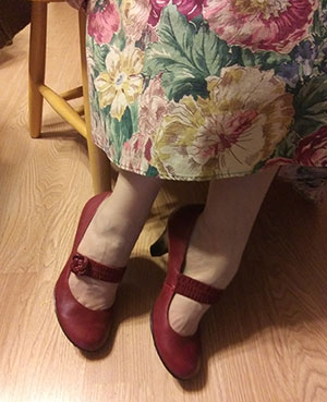 Mamie's red shoes